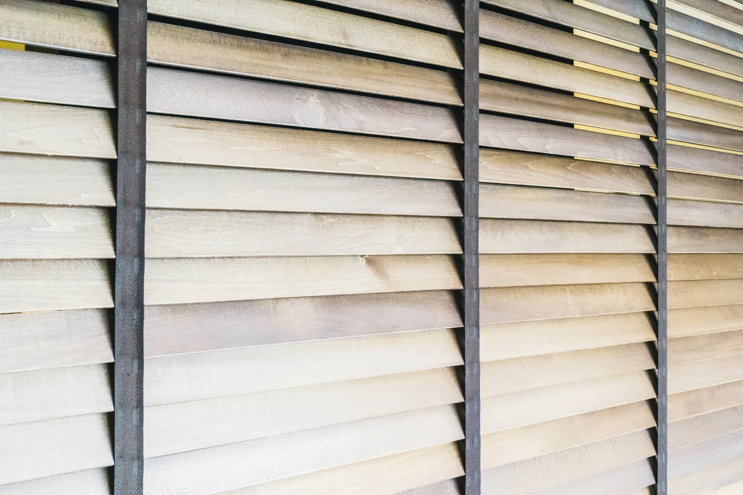 Compact and reliable motors for indoor and outdoor shading solutions