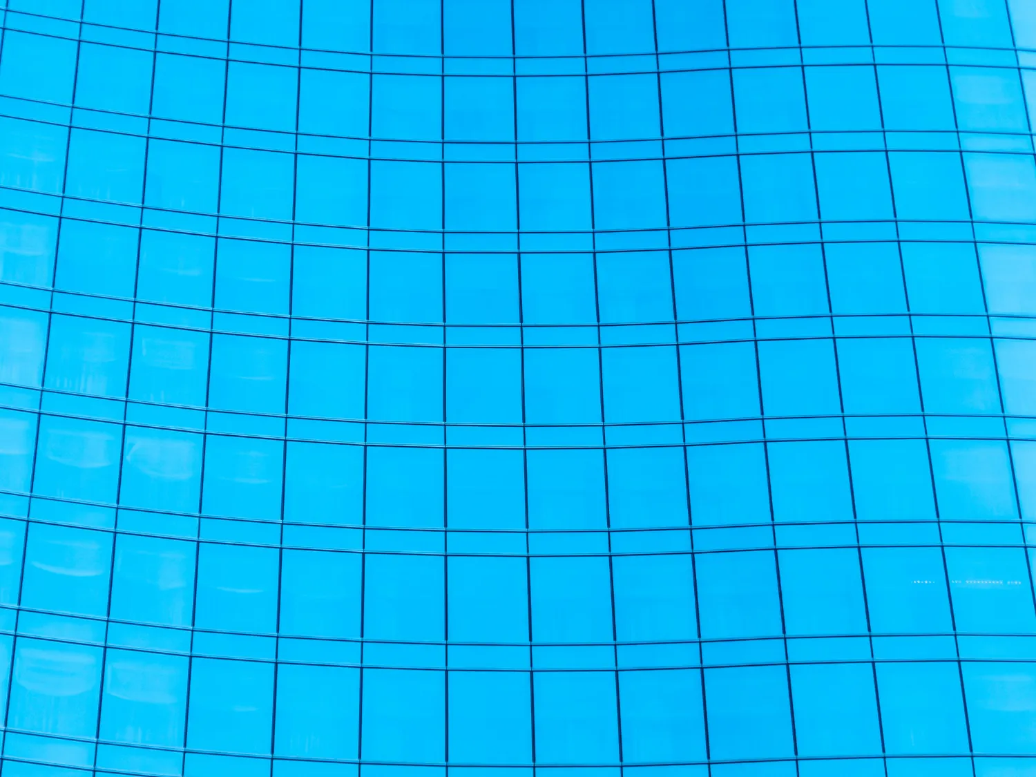 Resistant and reliable motors for swimming pool and hydromassage tub roofing systems